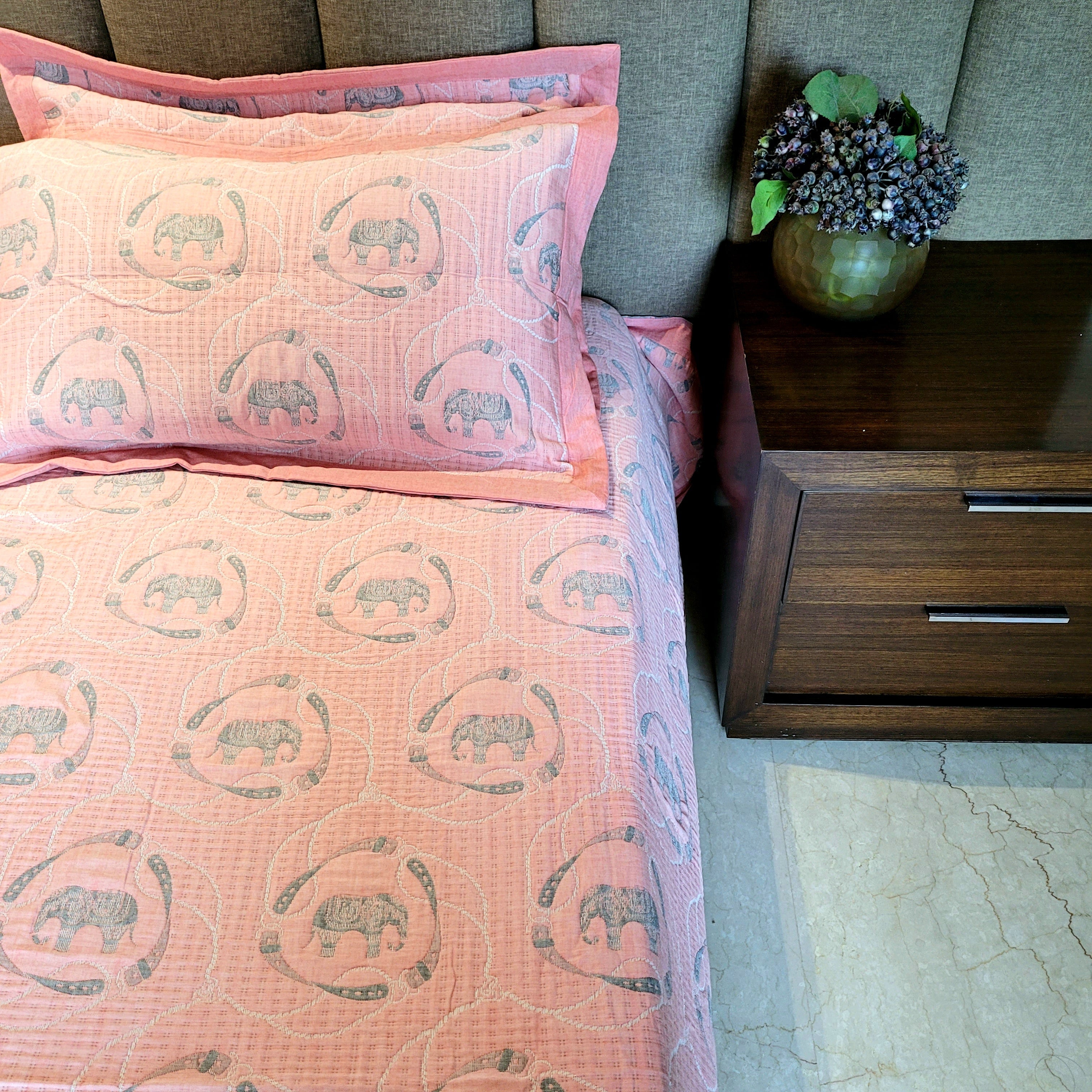 Euphoria king jacquard bedcover