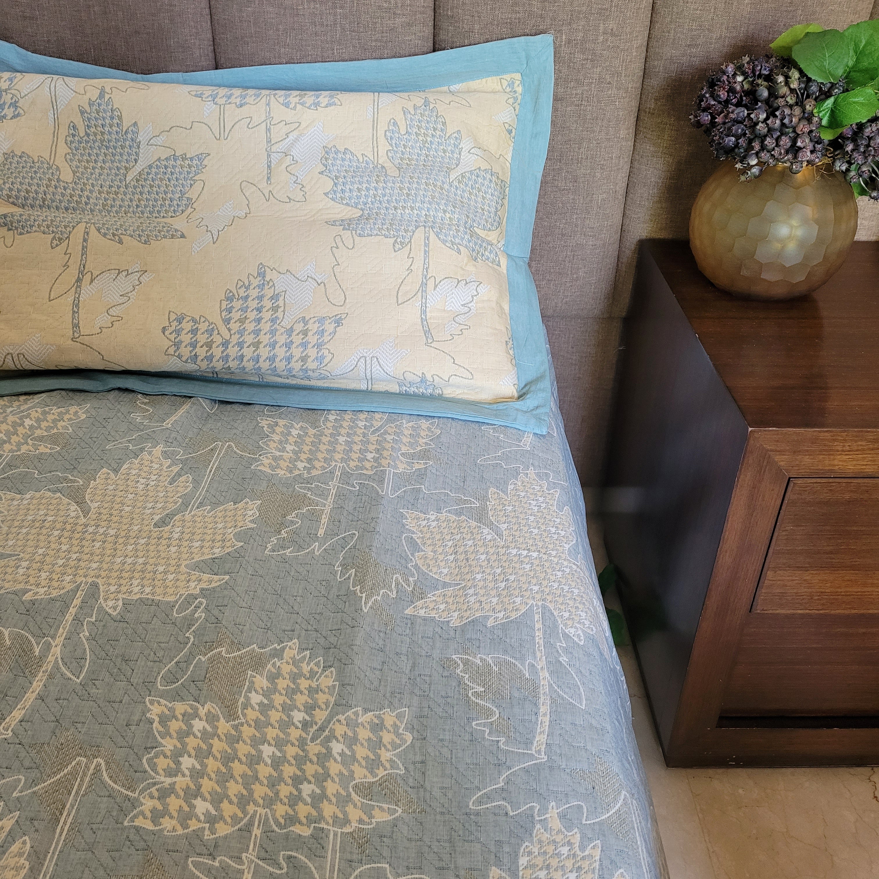 Euphoria king jacquard bedcover