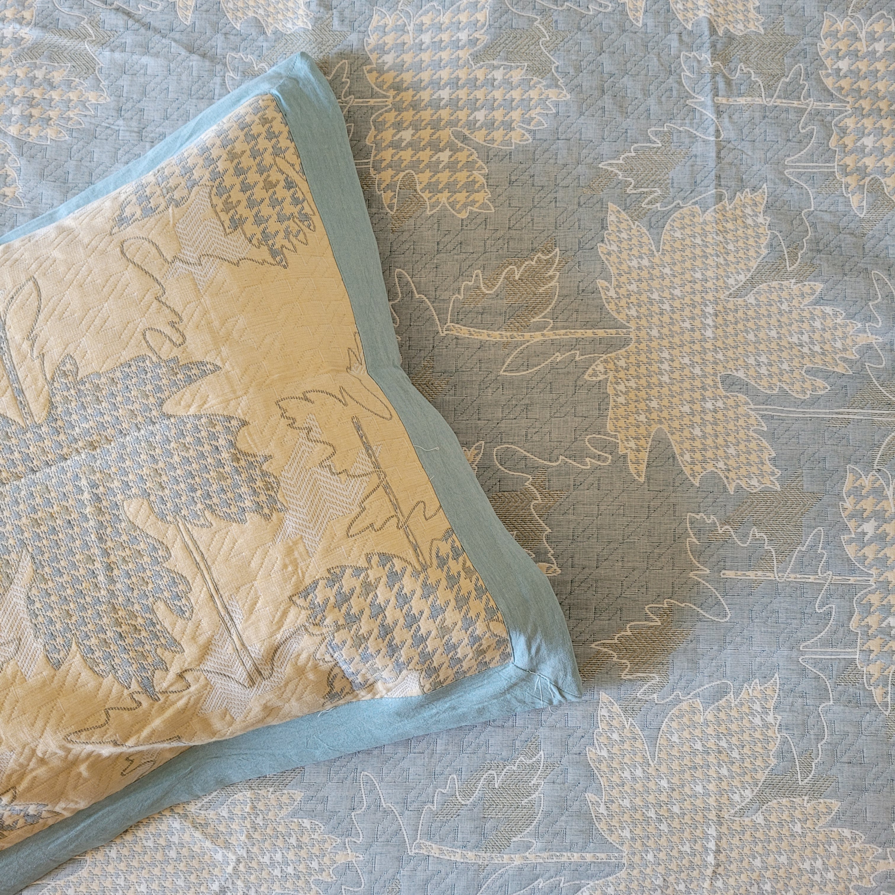 Euphoria king jacquard bedcover