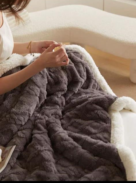 Chevron sherpa blanket with zip