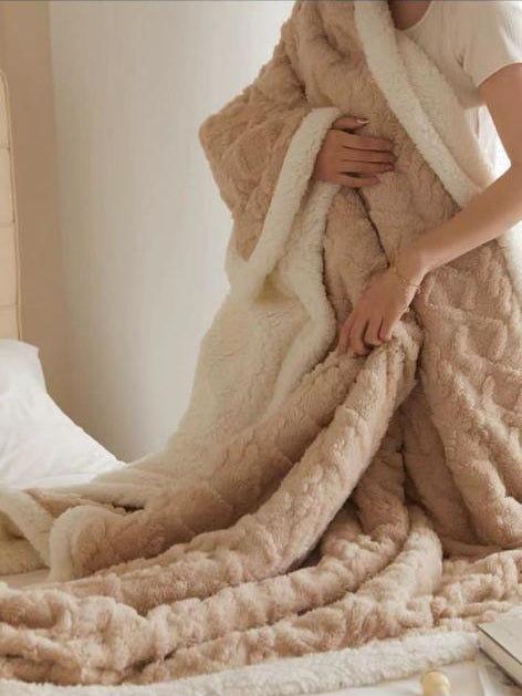 Chevron sherpa blanket with zip