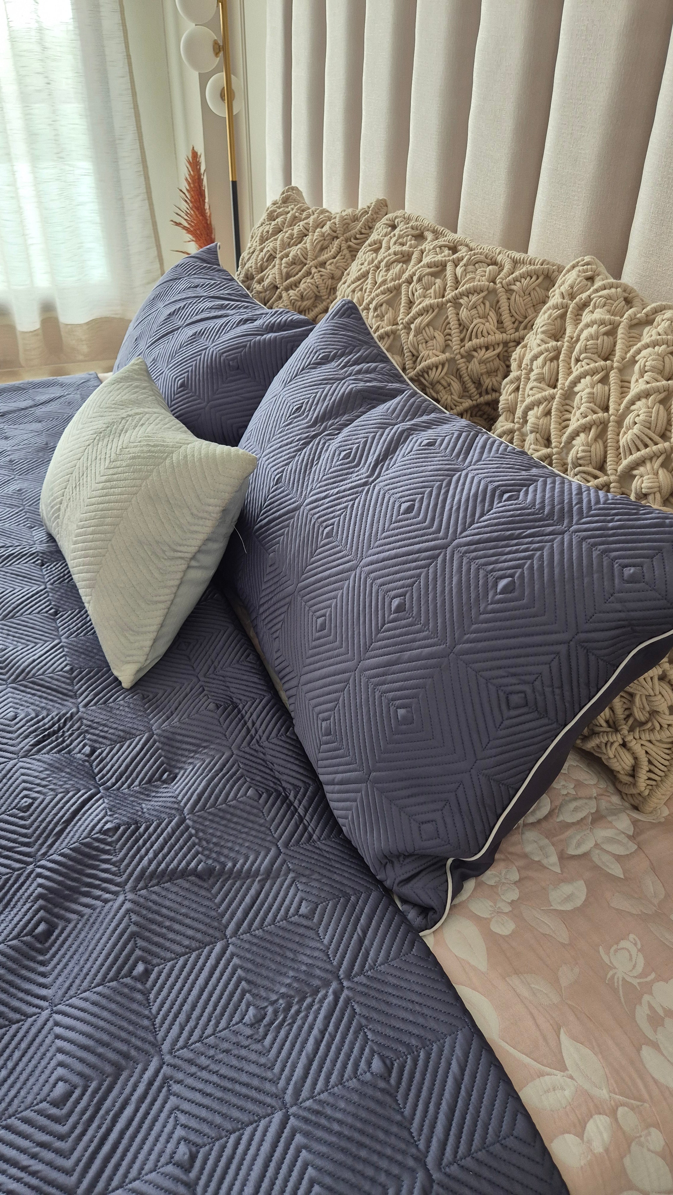 HELLO, King Bed Cover with Pillow Cover