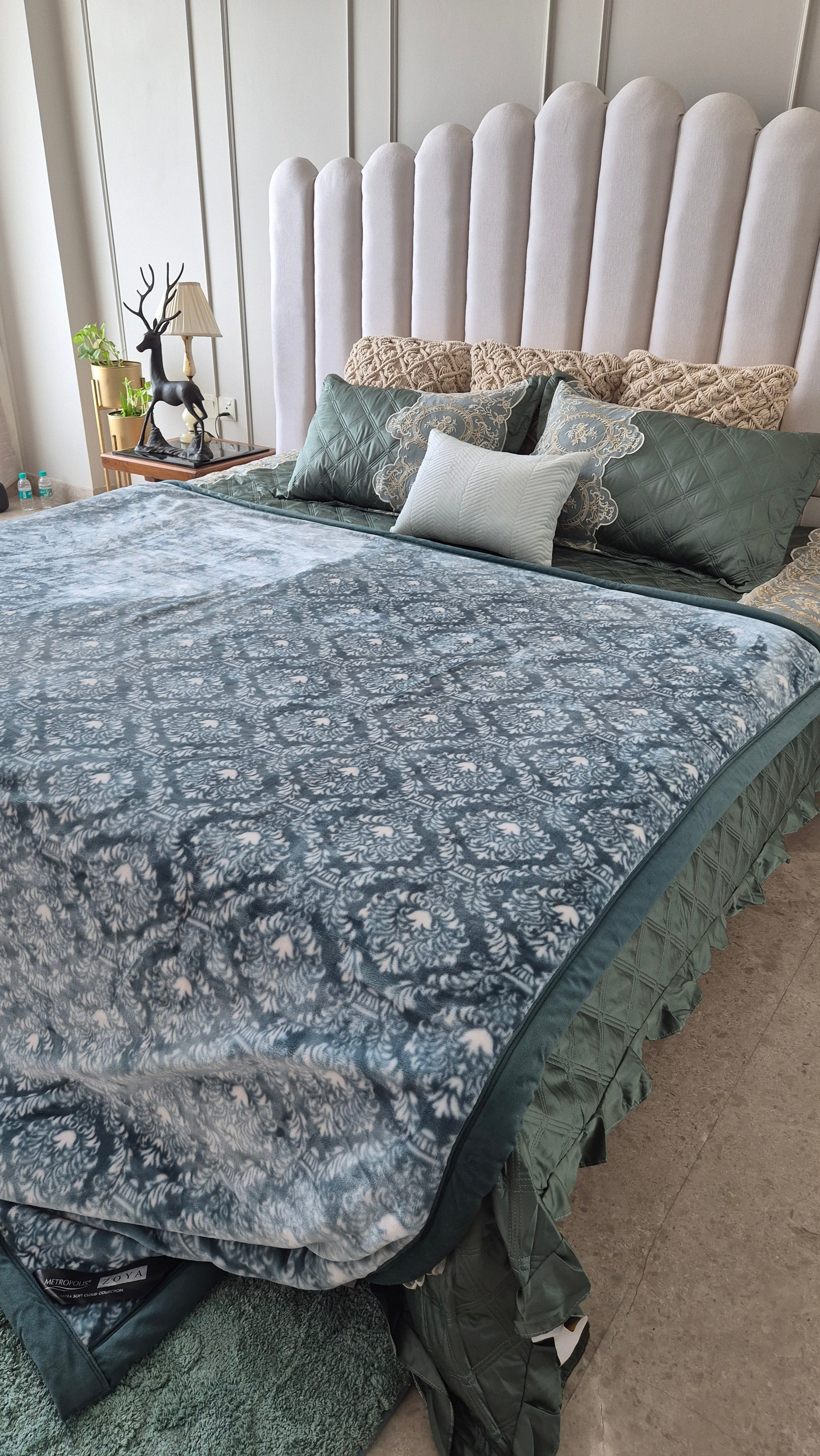 Zoya Reversible Blanket