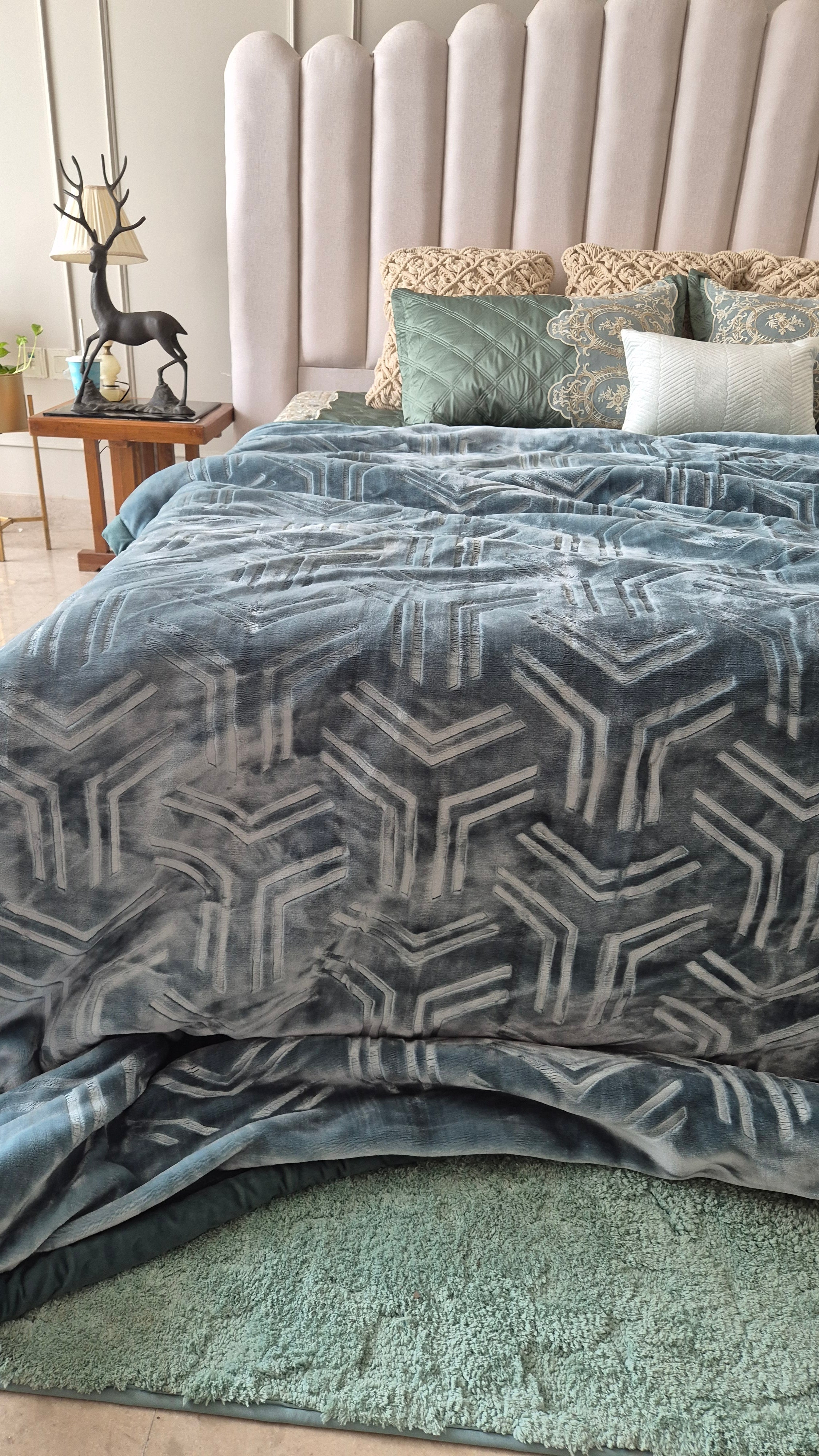 Zoya Reversible Blanket